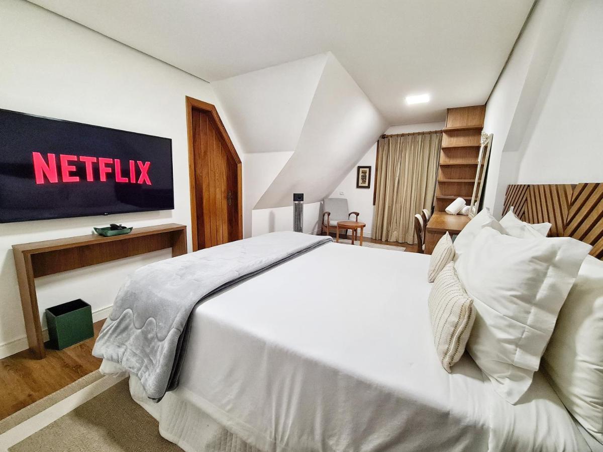 Suíte com Vista do Jardim